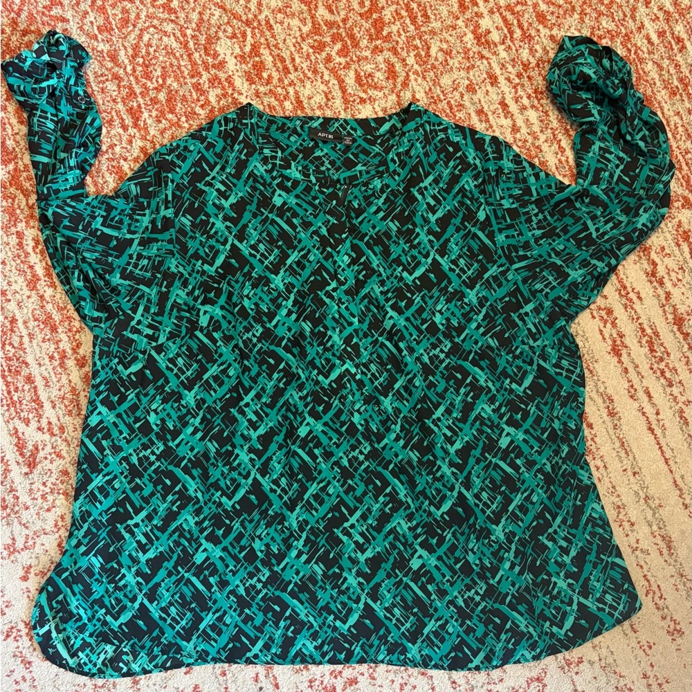 Apt. 9 Gree and Black Patterned Blouse
